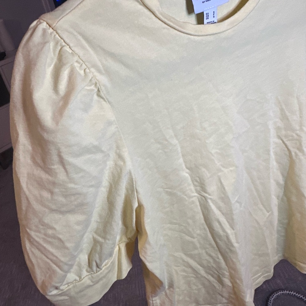 ✨Vero Moda Light Yellow Puff Sleeve Tee | %100 Cotton | Small - Picture 4 of 10